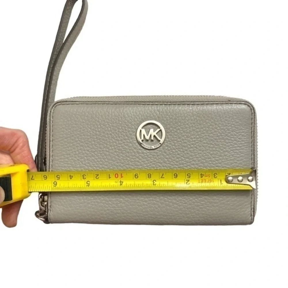 Michael kors gray pebbled leather wristlet wallet clutch